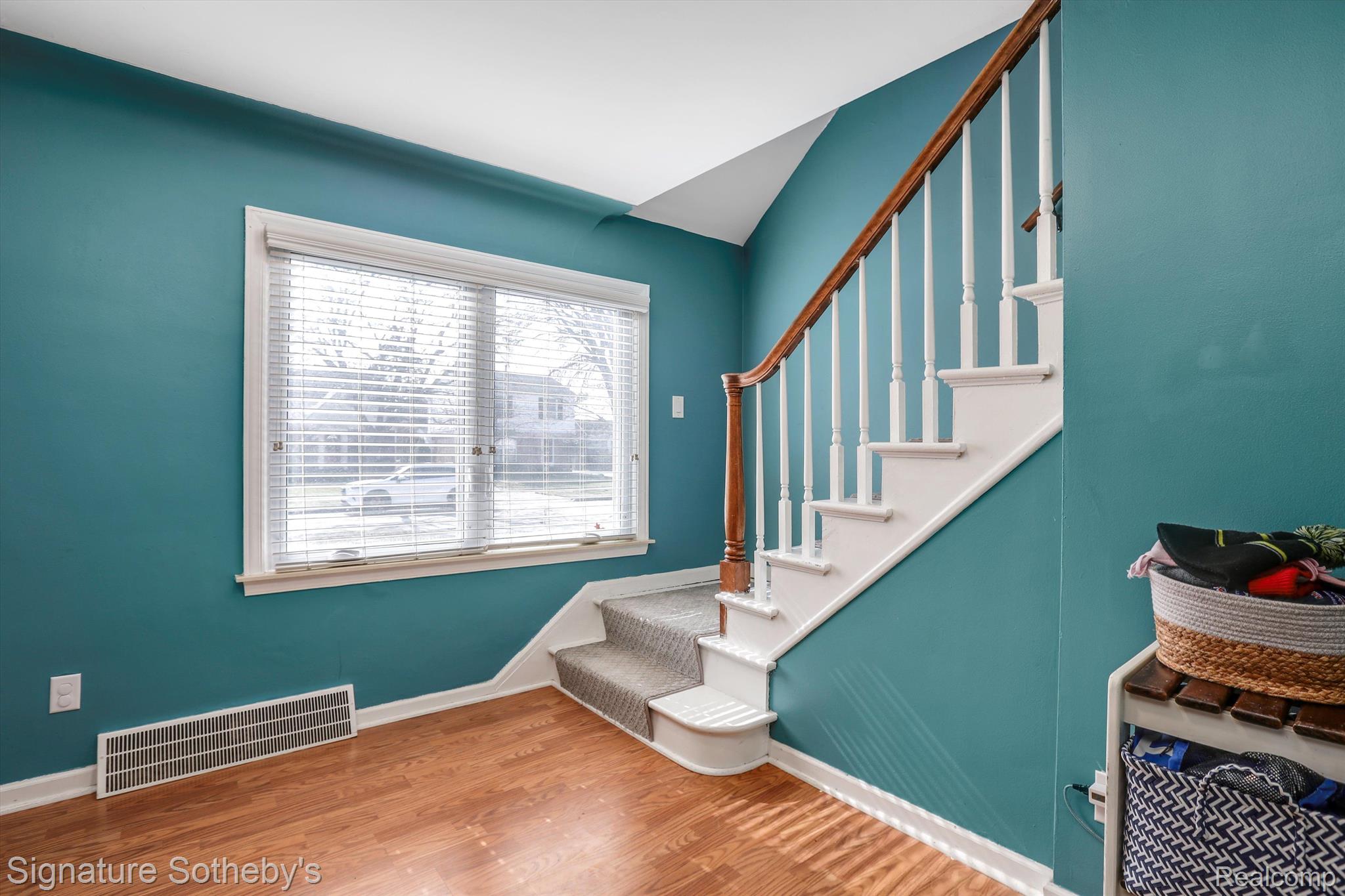 2158 Hawthorne Road Grosse Pointe, MI 48236 - Photo 4 of 34 Gallery Image 4