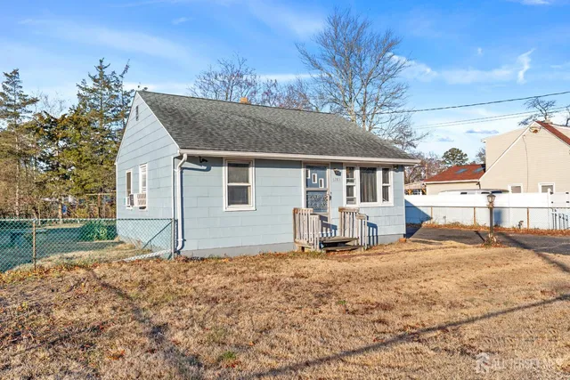 a house view with a outdoor space