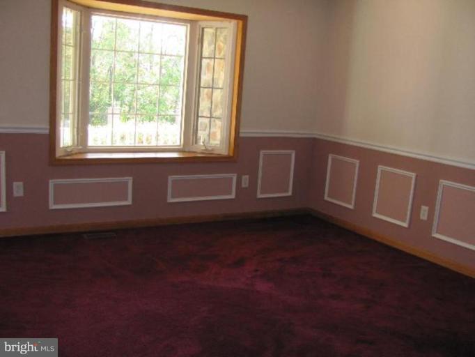 10018 Putman Road Frederick, MD 21702 - Photo 9 of 19 Family Room