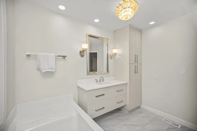 $775,000 | 15 Landmark Street, Northfield, IL 60093