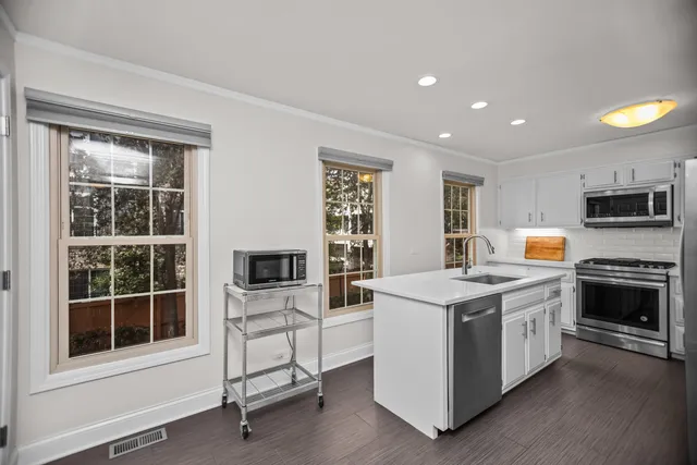 $775,000 | 15 Landmark Street, Northfield, IL 60093