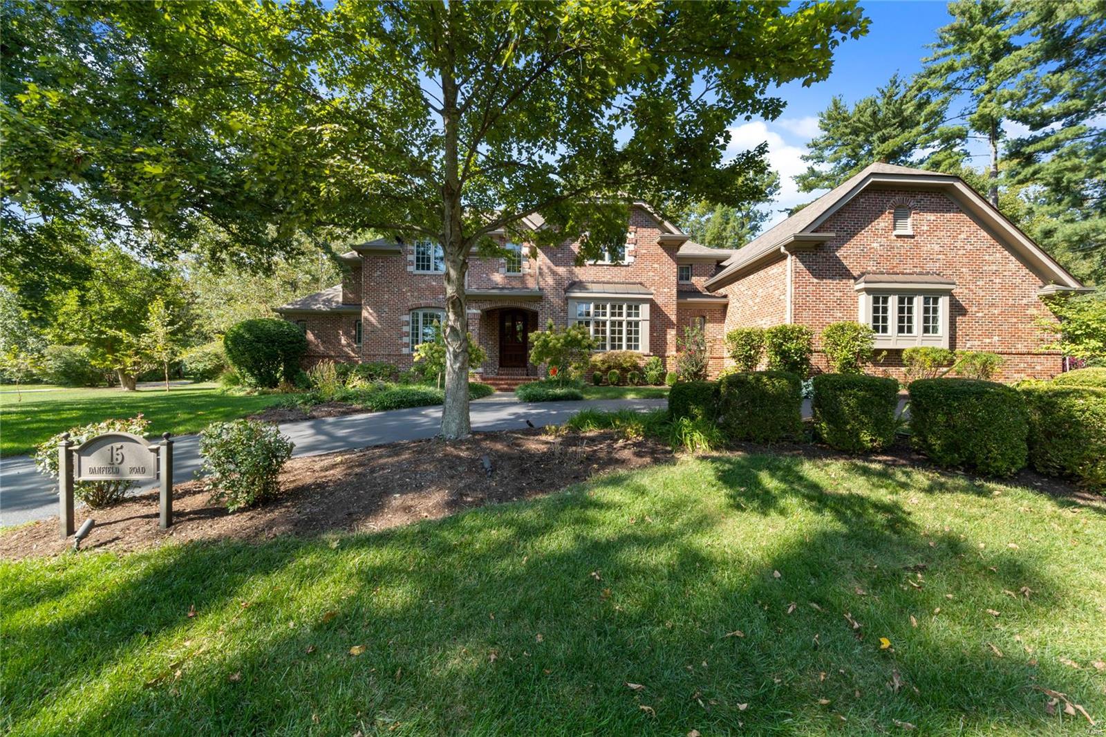 15 Danfield Road St. Louis, MO 63124 - Photo 1 of 66 Gallery Image 1