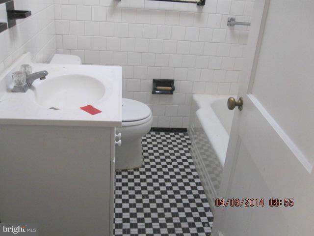 303 Allendale Street Baltimore, MD 21229 - Photo 13 of 14 Bath