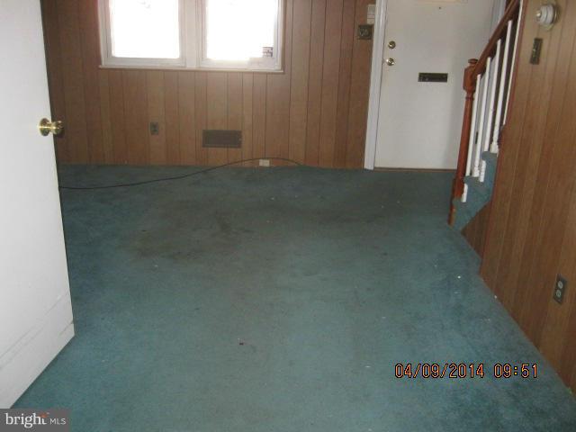 303 Allendale Street Baltimore, MD 21229 - Photo 3 of 14 Living Room