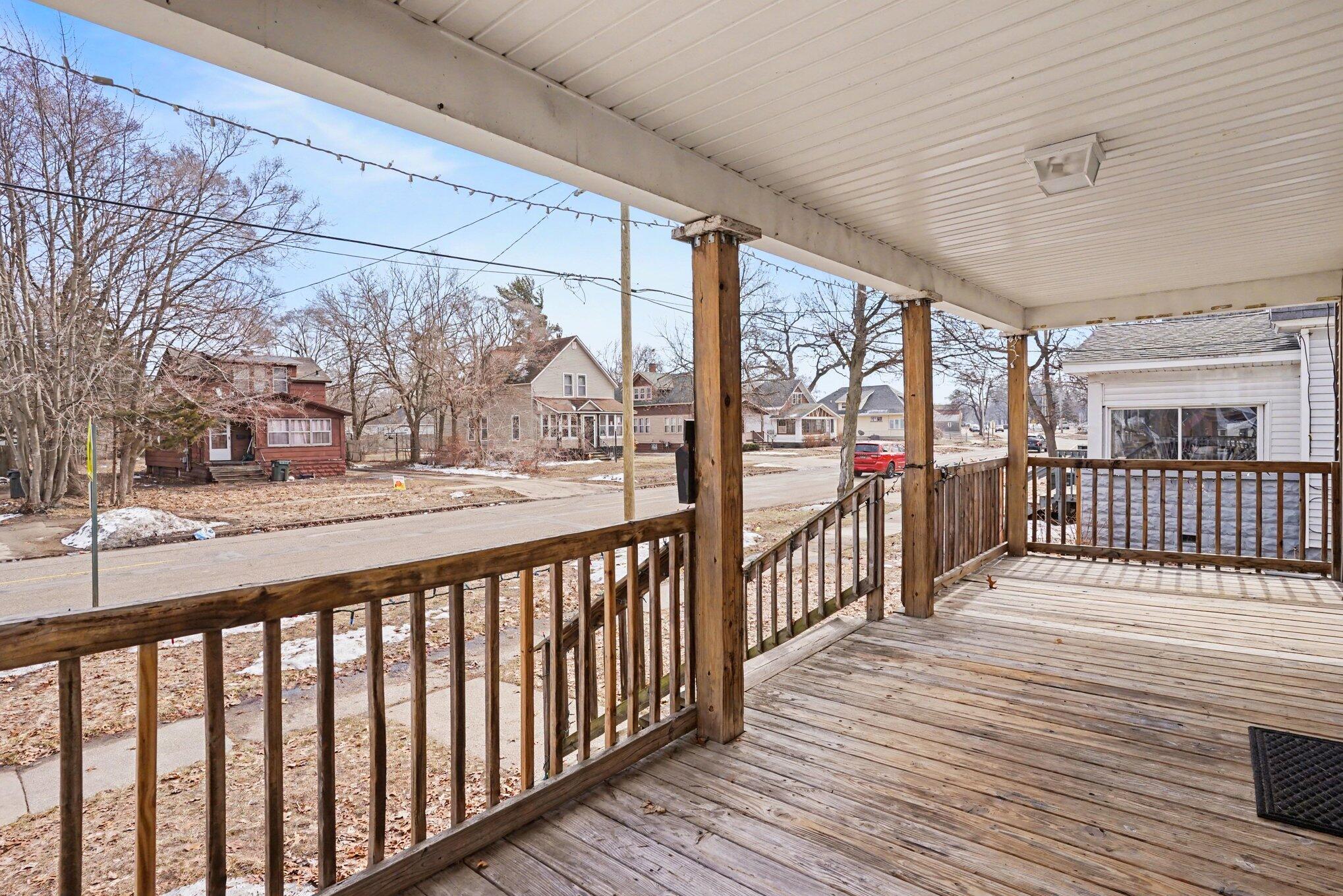 1691 Terrace Street Muskegon, MI 49442 - Photo 4 of 22 005_file_7981