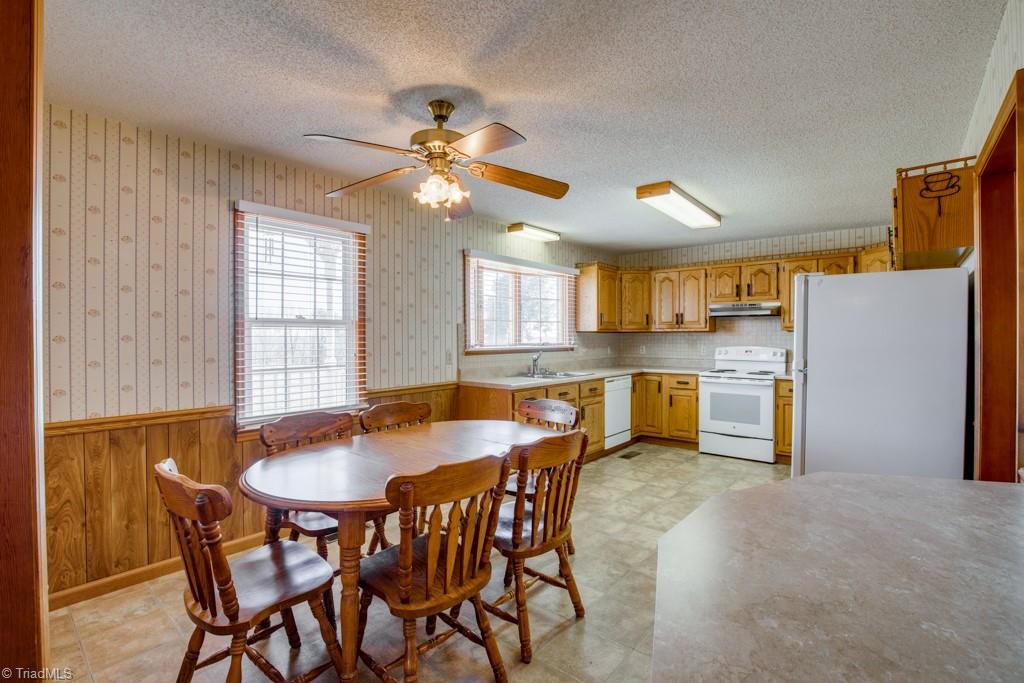 1451 Marshall Smith Road King, NC 27021 - Photo 7 of 25