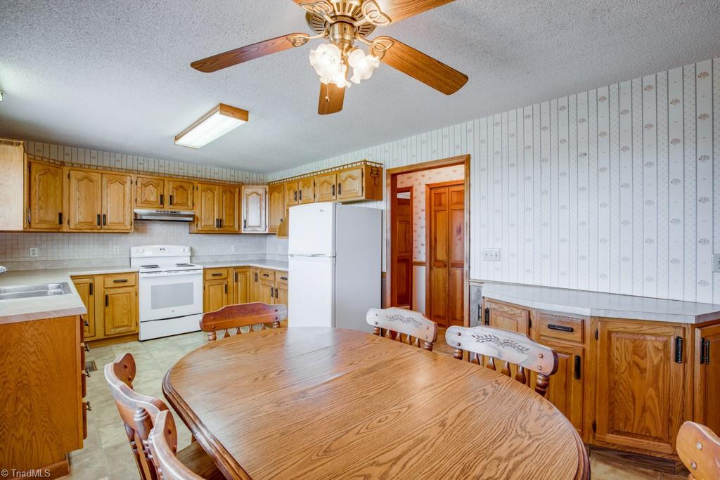 1451 Marshall Smith Road King, NC 27021 - Photo 8 of 25