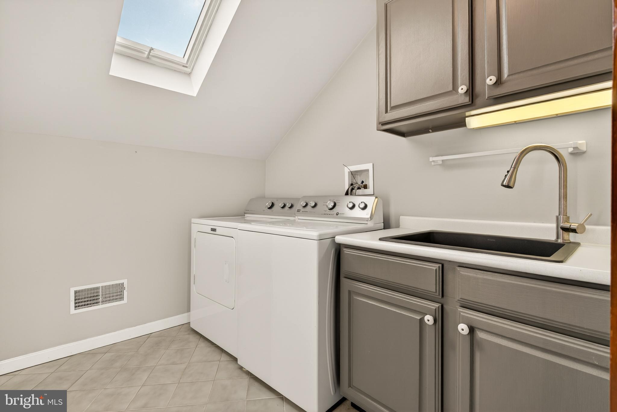 414 Twin Elm Road Strasburg, PA 17579 - Photo 19 of 30 a utility room with dryer and washer