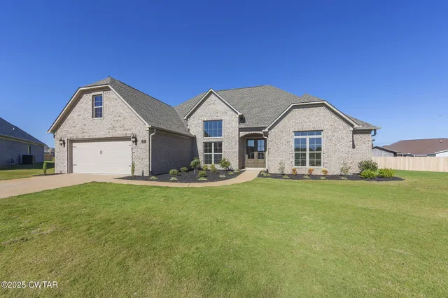 a view of a house with a yard and garage