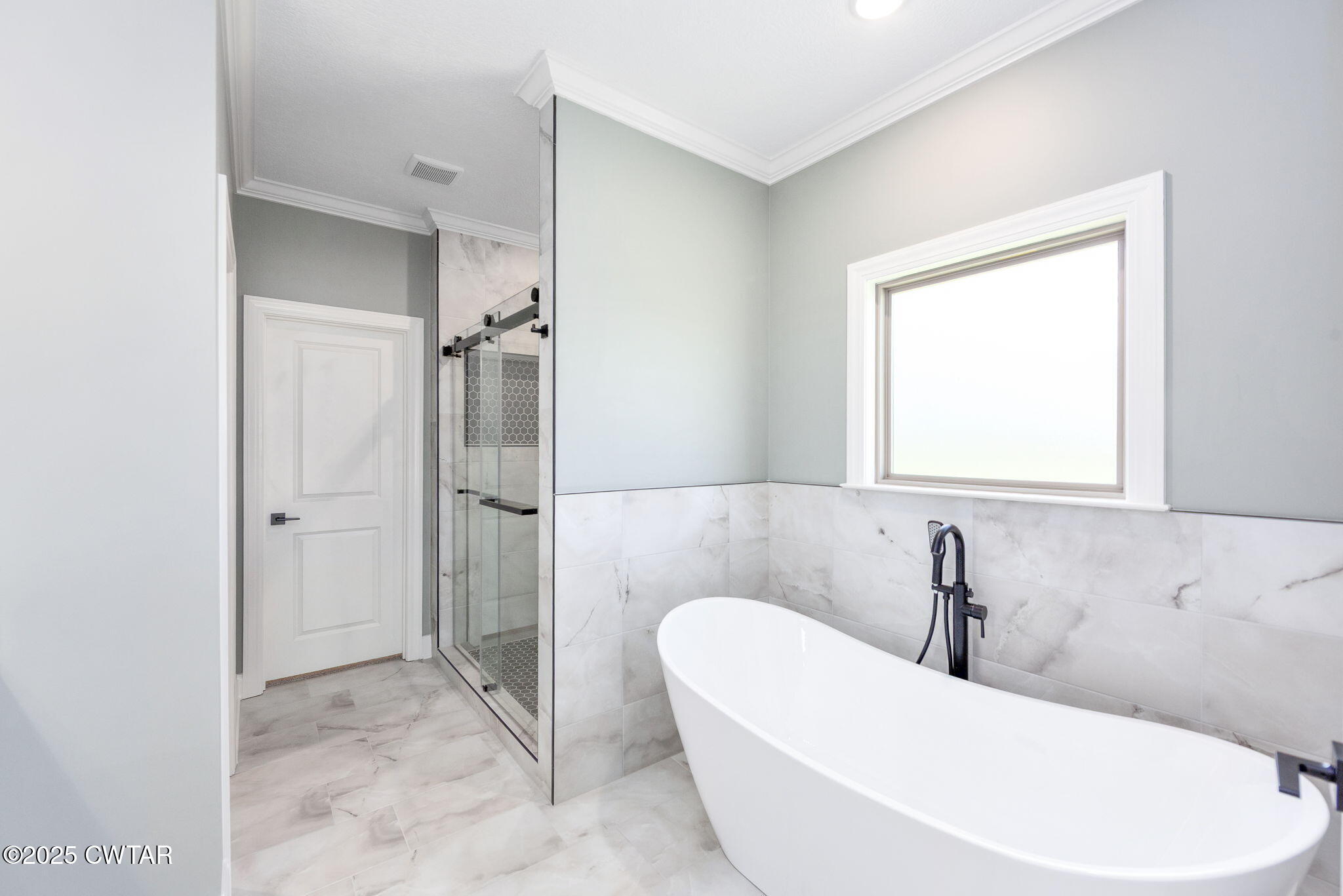 24 Enoch Cove Jackson, TN 38305 - Photo 17 of 30 a bathroom with a bathtub and a sink