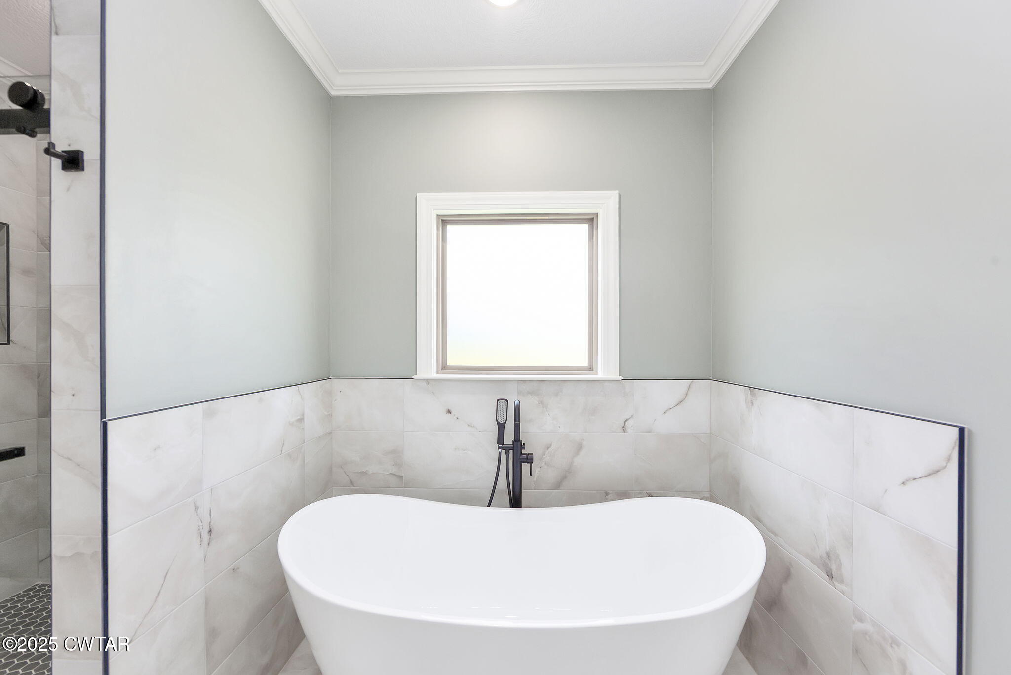24 Enoch Cove Jackson, TN 38305 - Photo 18 of 30 a bathroom with a bathtub