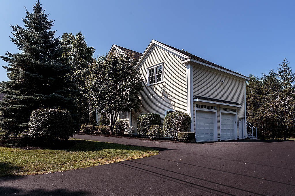 33 Surrey Road Winchester, MA 01890 - Photo 2 of 30 Gallery Image 2