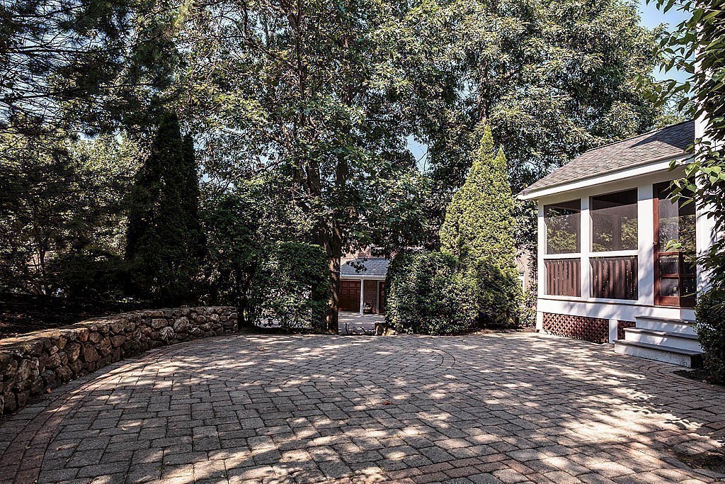 33 Surrey Road Winchester, MA 01890 - Photo 3 of 30 Gallery Image 3