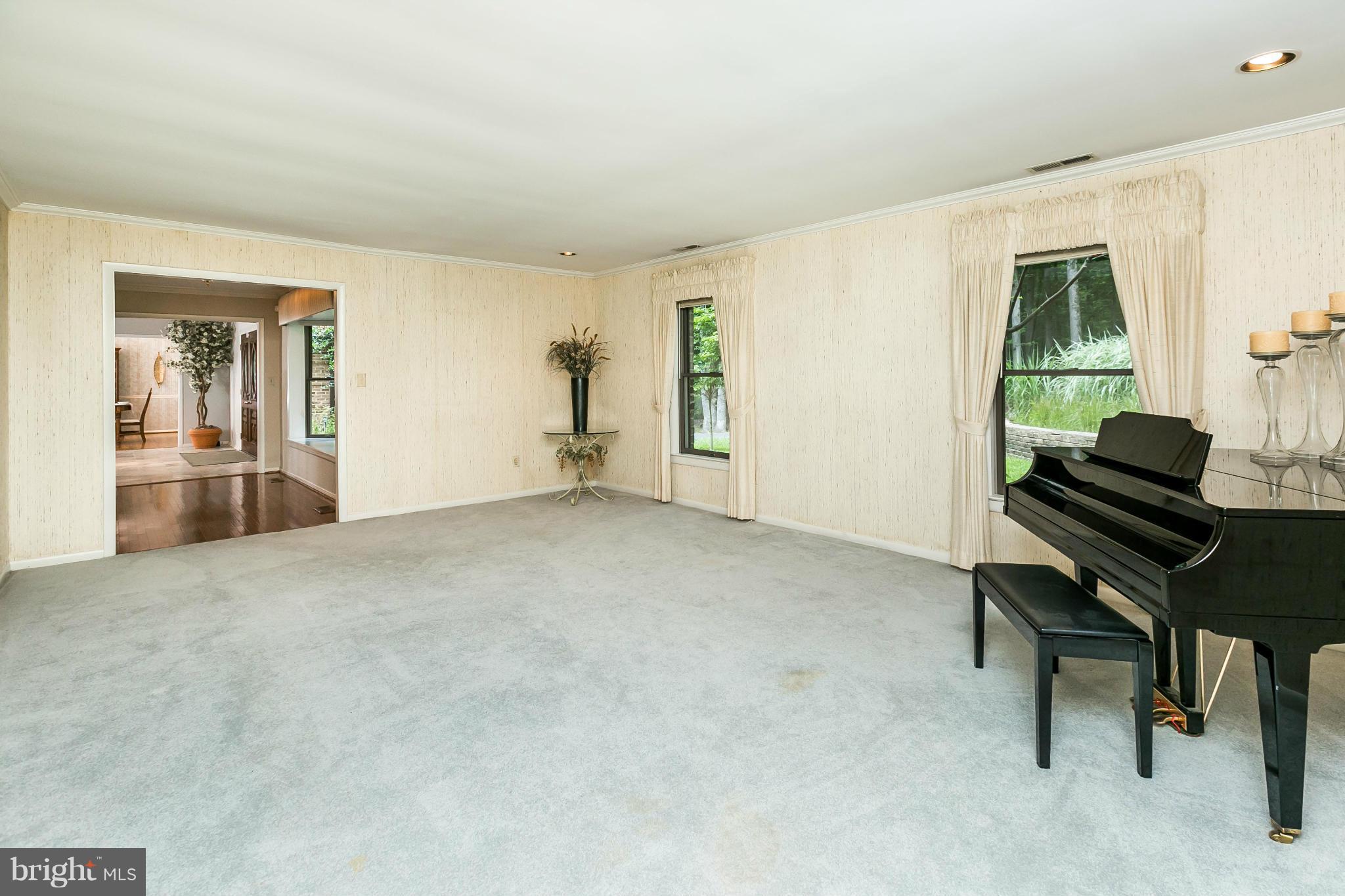 12504 Timber Grove Road Reisterstown, MD 21136 - Photo 5 of 30 Living Room