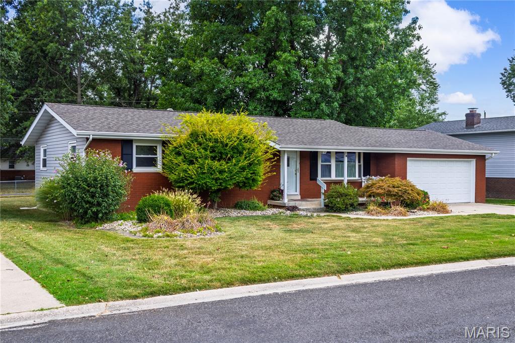 1638 24th Street Highland, IL 62249 - Photo 2 of 4 Gallery Image 2