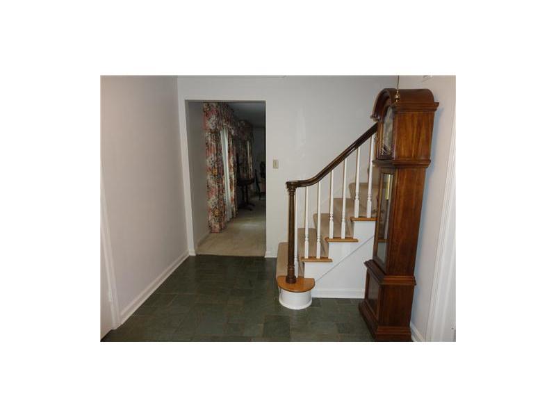 209 Highland Road Fox Chapel, PA 15238 - Photo 3 of 18 Entry/Foyer.
