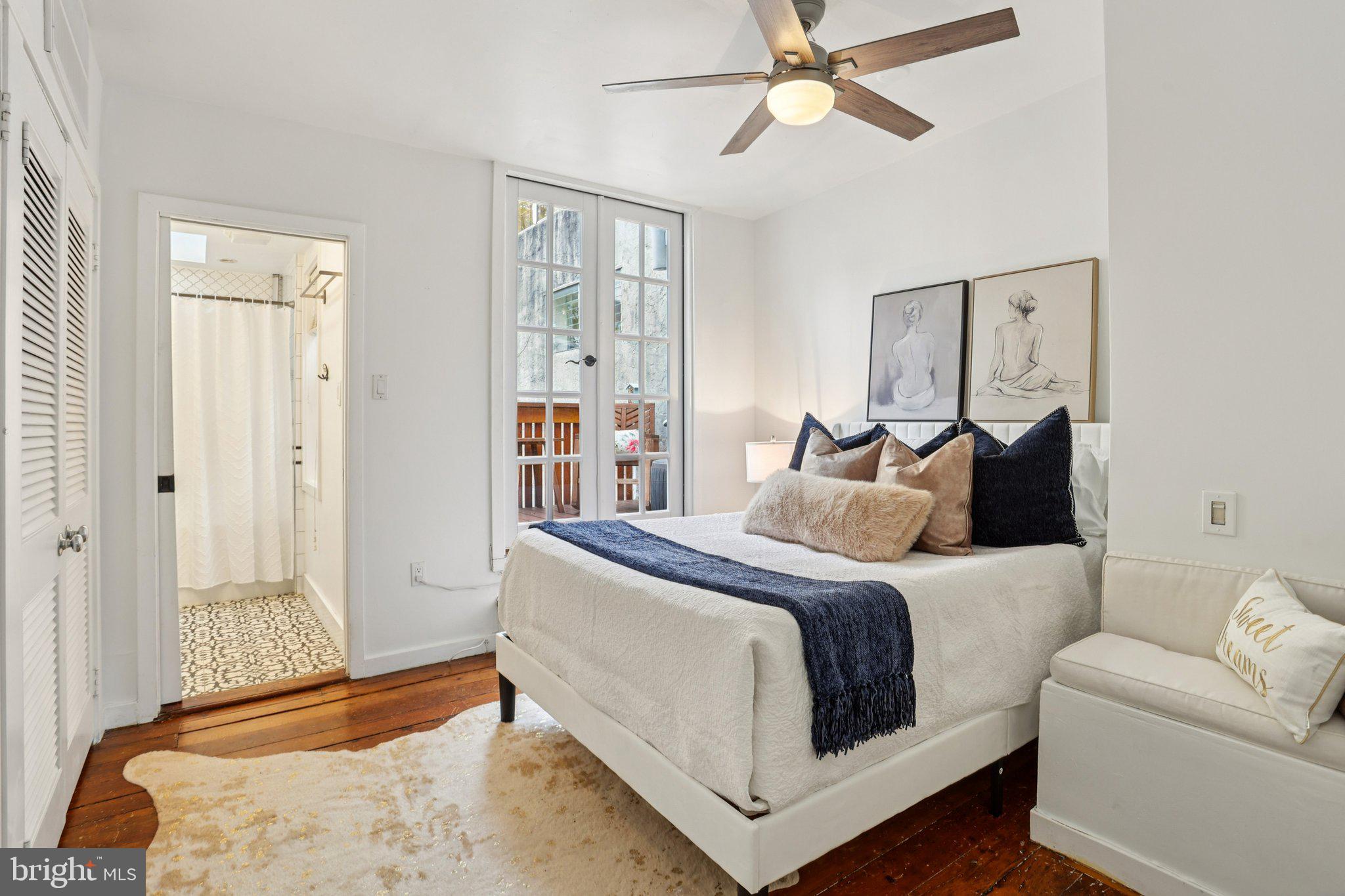 323 South Camac Street Philadelphia, PA 19107 - Photo 20 of 37 a bedroom with a bed and a window