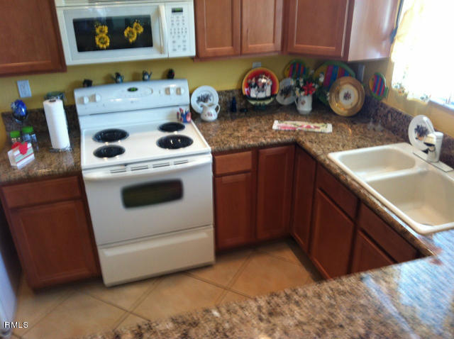 3182 Laurel Ridge Circle Riviera Beach, FL 33404 - Photo 4 of 23 a kitchen with a stove and cabinets