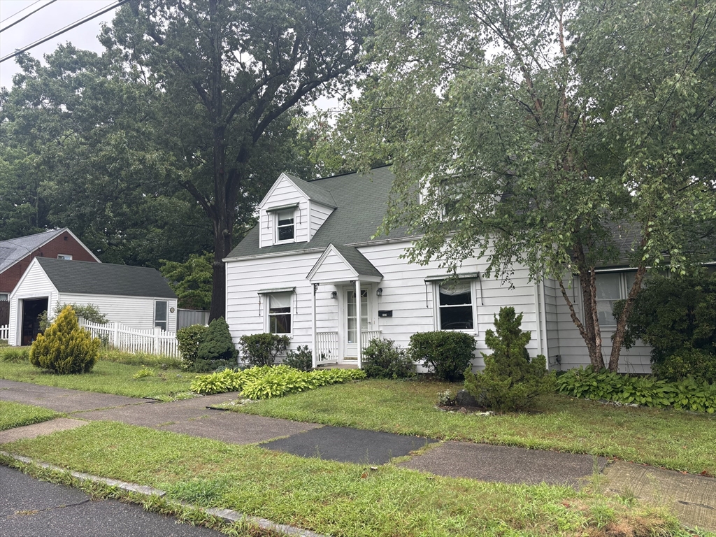 137 Appleton Street Springfield, MA 01108 - Photo 3 of 35 Gallery Image 3