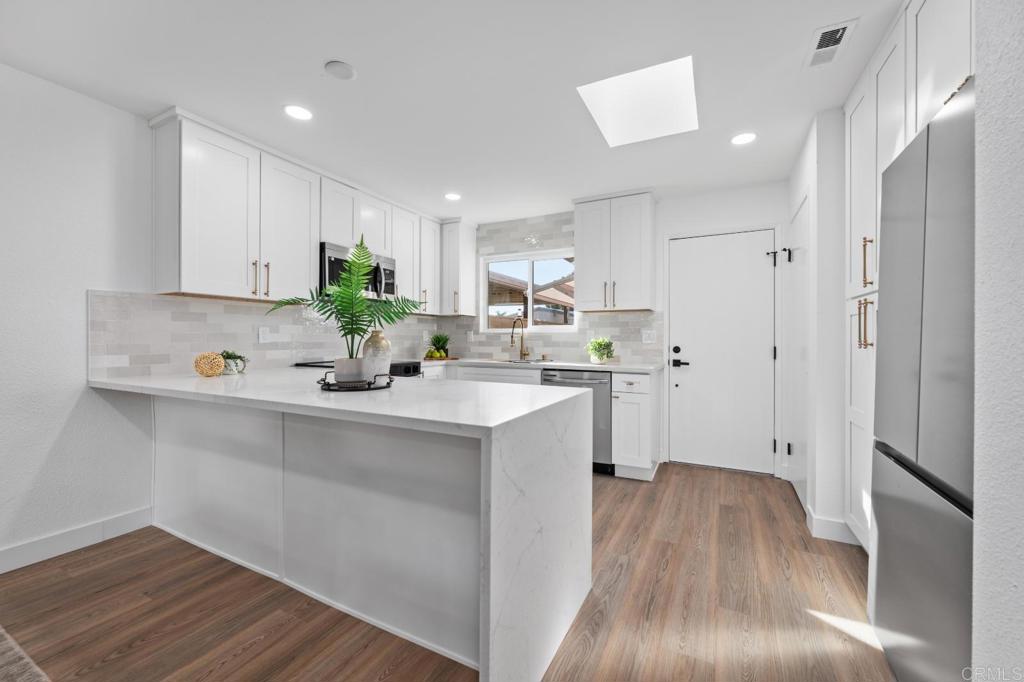 1014 Plover Way Oceanside, CA 92057 - Photo 3 of 29