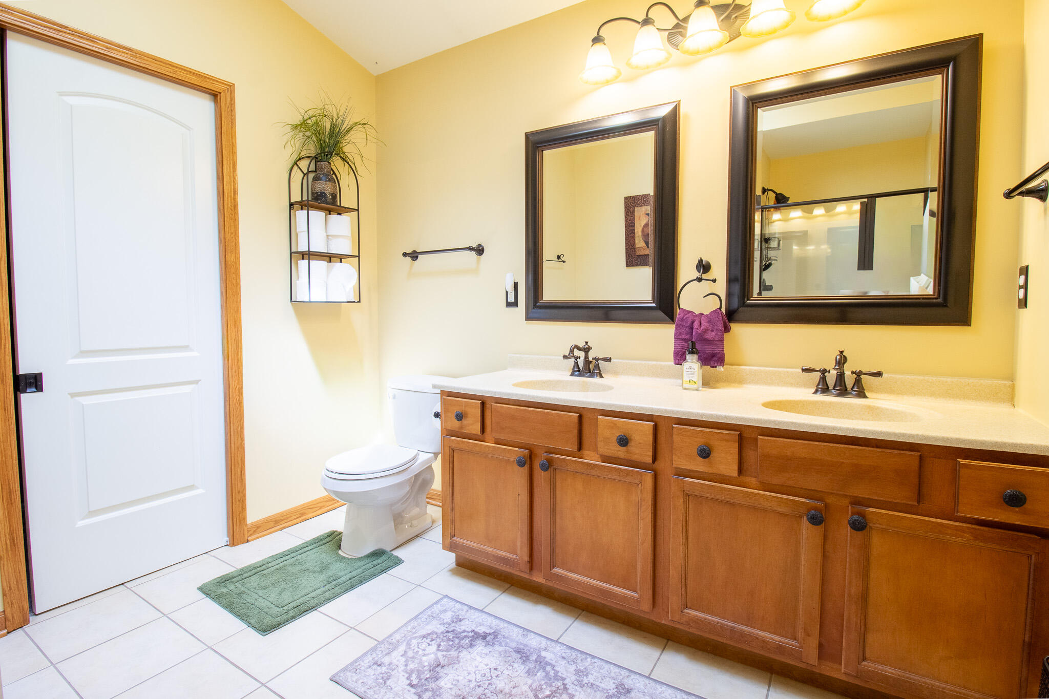 2550 Honelee Court Valparaiso, IN 46385 - Photo 21 of 37 a bathroom with 2 sink and a mirror