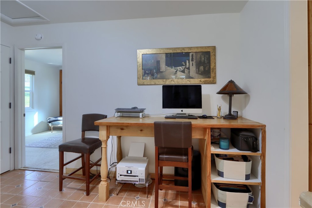 5641 Darrah Road Mariposa, CA 95338 - Photo 22 of 58 a view of a workspace with furniture