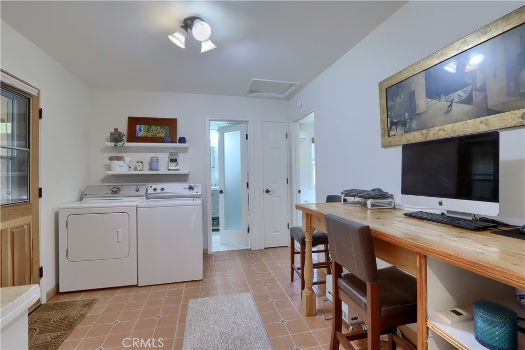5641 Darrah Road Mariposa, CA 95338 - Photo 23 of 58 a view of a workspace with furniture