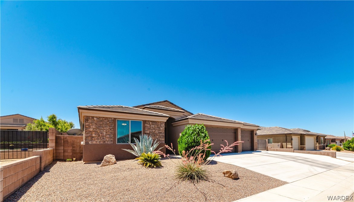 3354 Motherload Road Kingman, AZ 86401 - Photo 6 of 55 Front of Structure