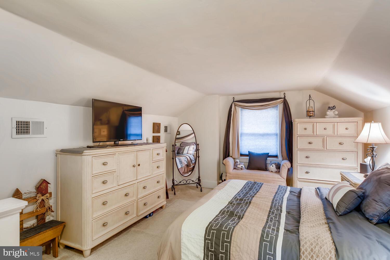 8124 Ridgely Oak Road Baltimore, MD 21234 - Photo 15 of 31