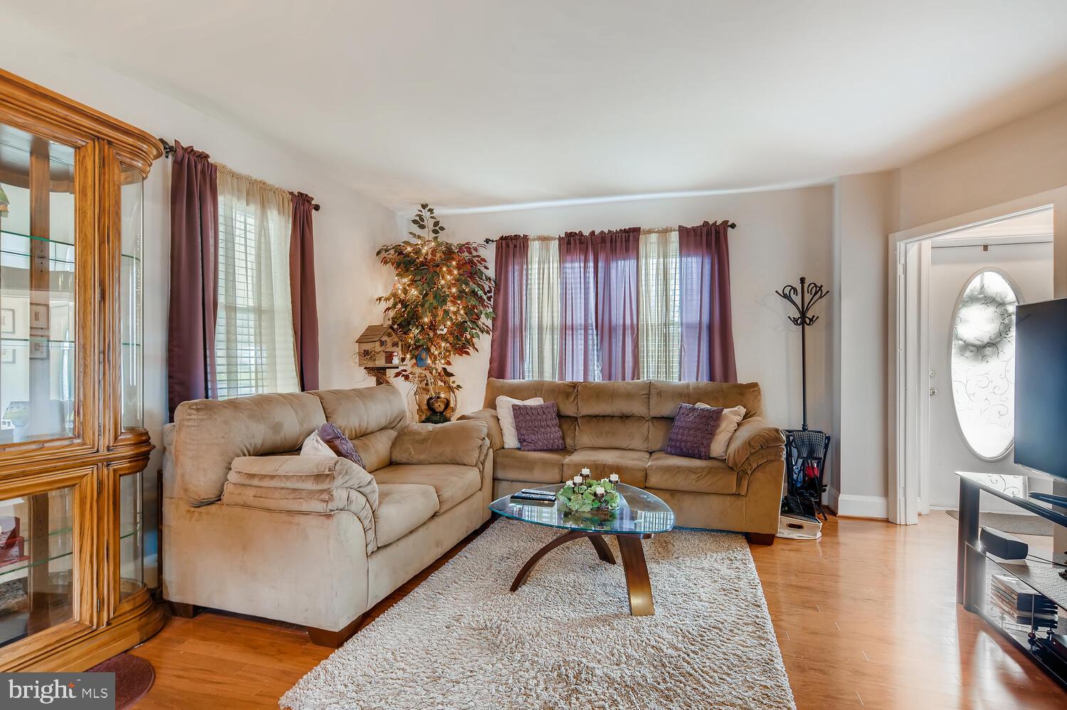 8124 Ridgely Oak Road Baltimore, MD 21234 - Photo 5 of 31
