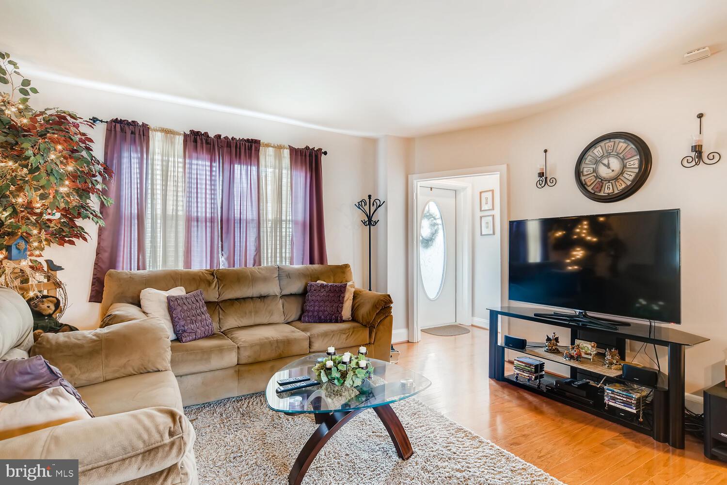 8124 Ridgely Oak Road Baltimore, MD 21234 - Photo 6 of 31