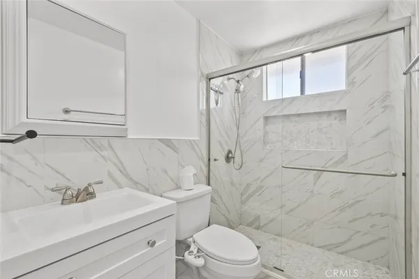 $2,500 | 28121 Robin Avenue, Unit 136, Saugus, CA 91350