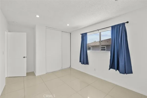 $2,500 | 28121 Robin Avenue, Unit 136, Saugus, CA 91350