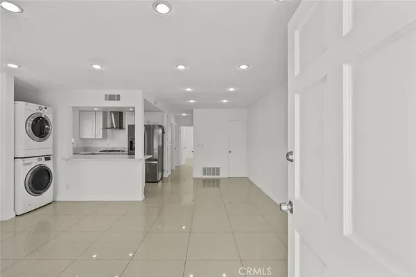 $2,500 | 28121 Robin Avenue, Unit 136, Saugus, CA 91350