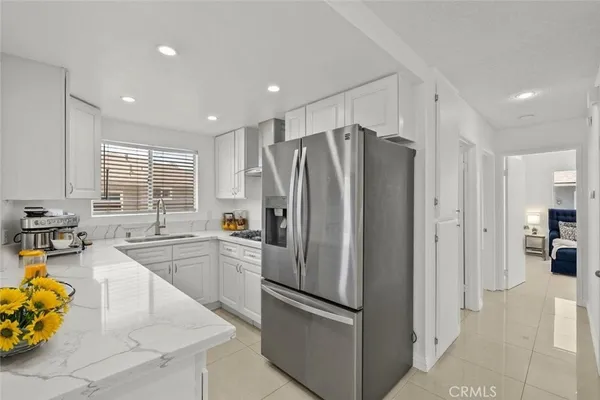$2,500 | 28121 Robin Avenue, Unit 136, Saugus, CA 91350