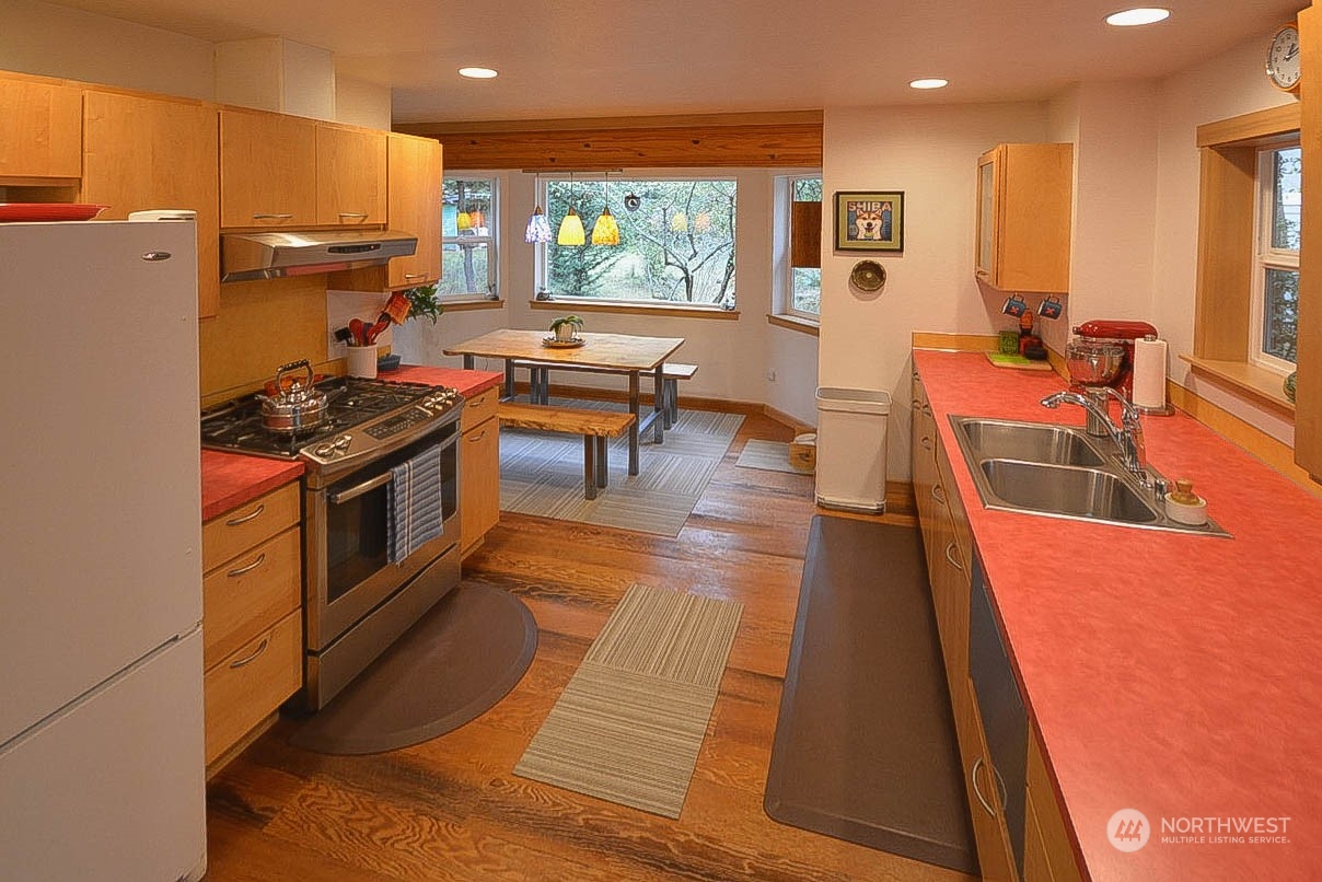 12650 Moes Road Southeast Rainier, WA 98576 - Photo 8 of 40 Gallery Image 8