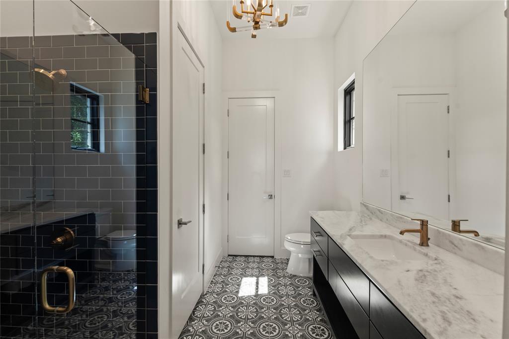 111 Sun Valley Mabank, TX 75147 - Photo 16 of 40 Ensuite Bathroom with tiled shower and walk in closet