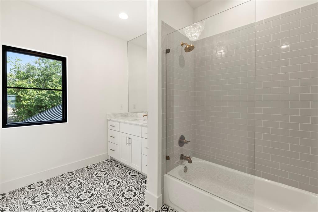 111 Sun Valley Mabank, TX 75147 - Photo 24 of 40 Ensuite bath for second bunk room.