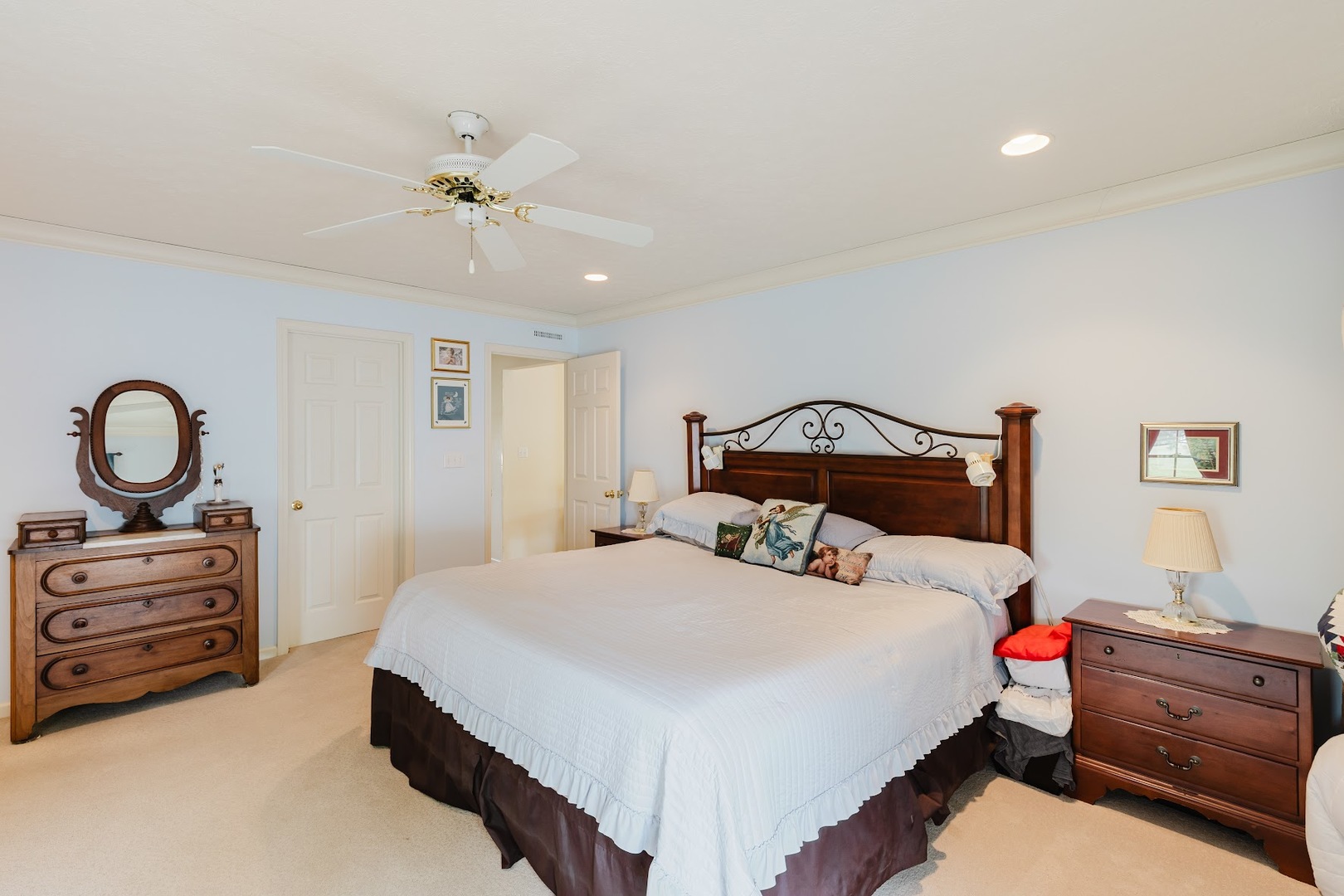 15136 Eastland Road Marion, IL 62959 - Photo 22 of 49 a bedroom with a bed and a dresser