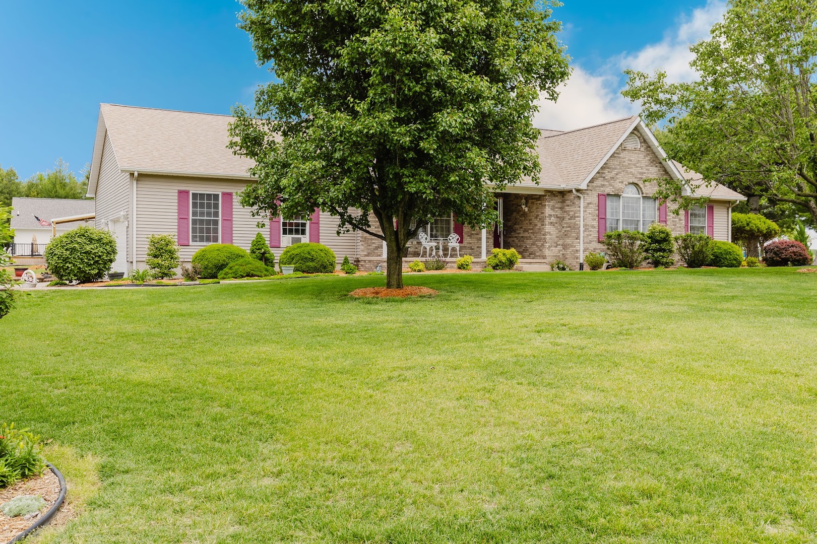 15136 Eastland Road Marion, IL 62959 - Photo 3 of 49 a front view of a house with a yard and trees