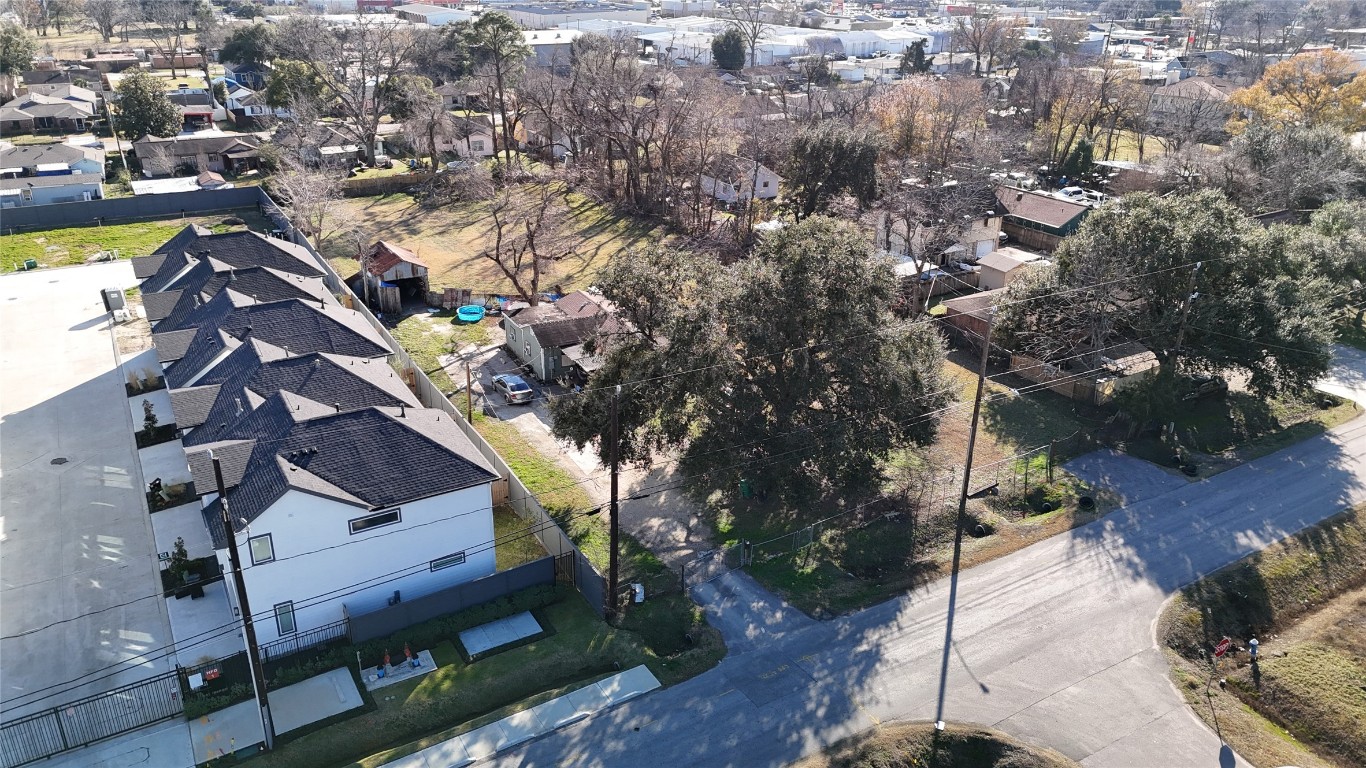 40 Dipping Lane Houston, TX 77076 - Photo 11 of 17 a view of a house with a park
