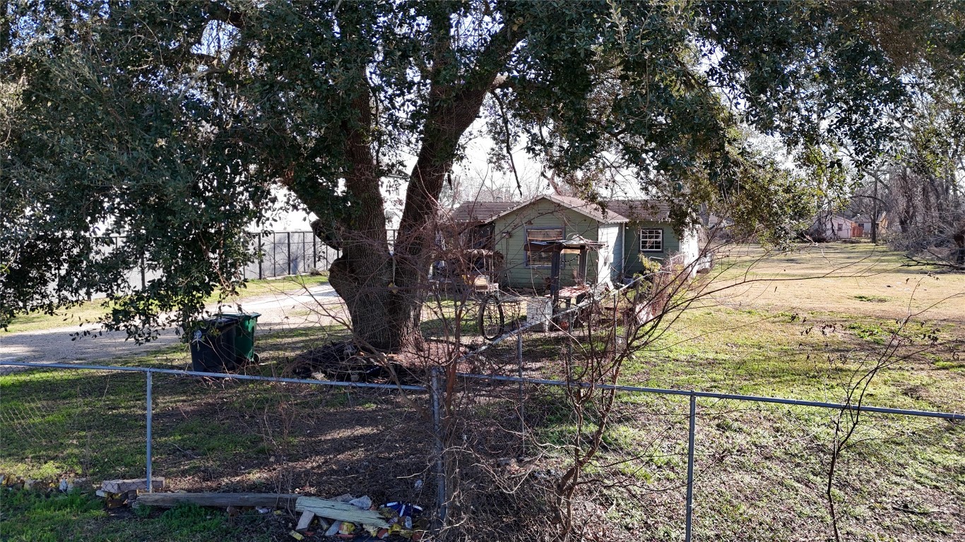 40 Dipping Lane Houston, TX 77076 - Photo 15 of 17 a view of a yard in front of a house with large trees