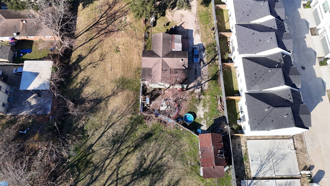 40 Dipping Lane Houston, TX 77076 - Photo 3 of 17 a bird view of a house