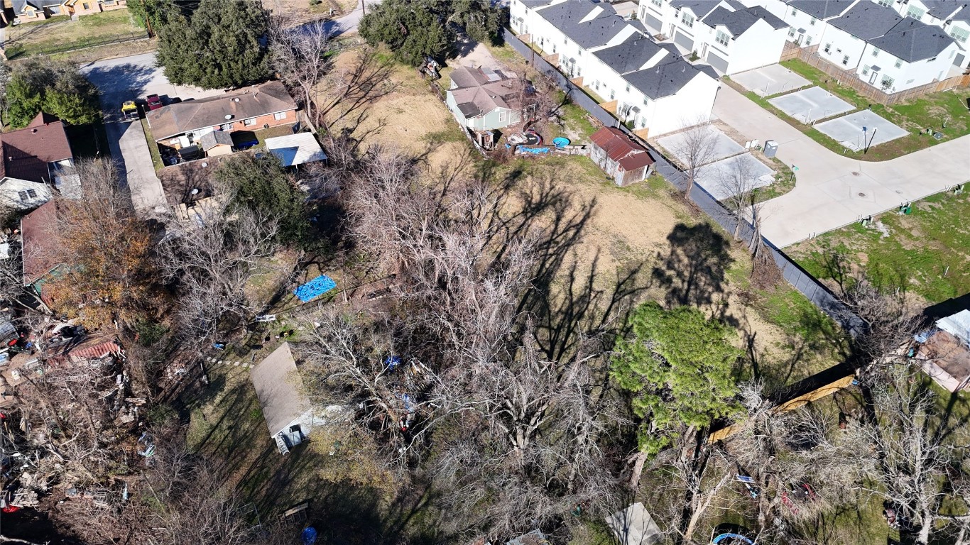 40 Dipping Lane Houston, TX 77076 - Photo 5 of 17 an aerial view of a house with a yard