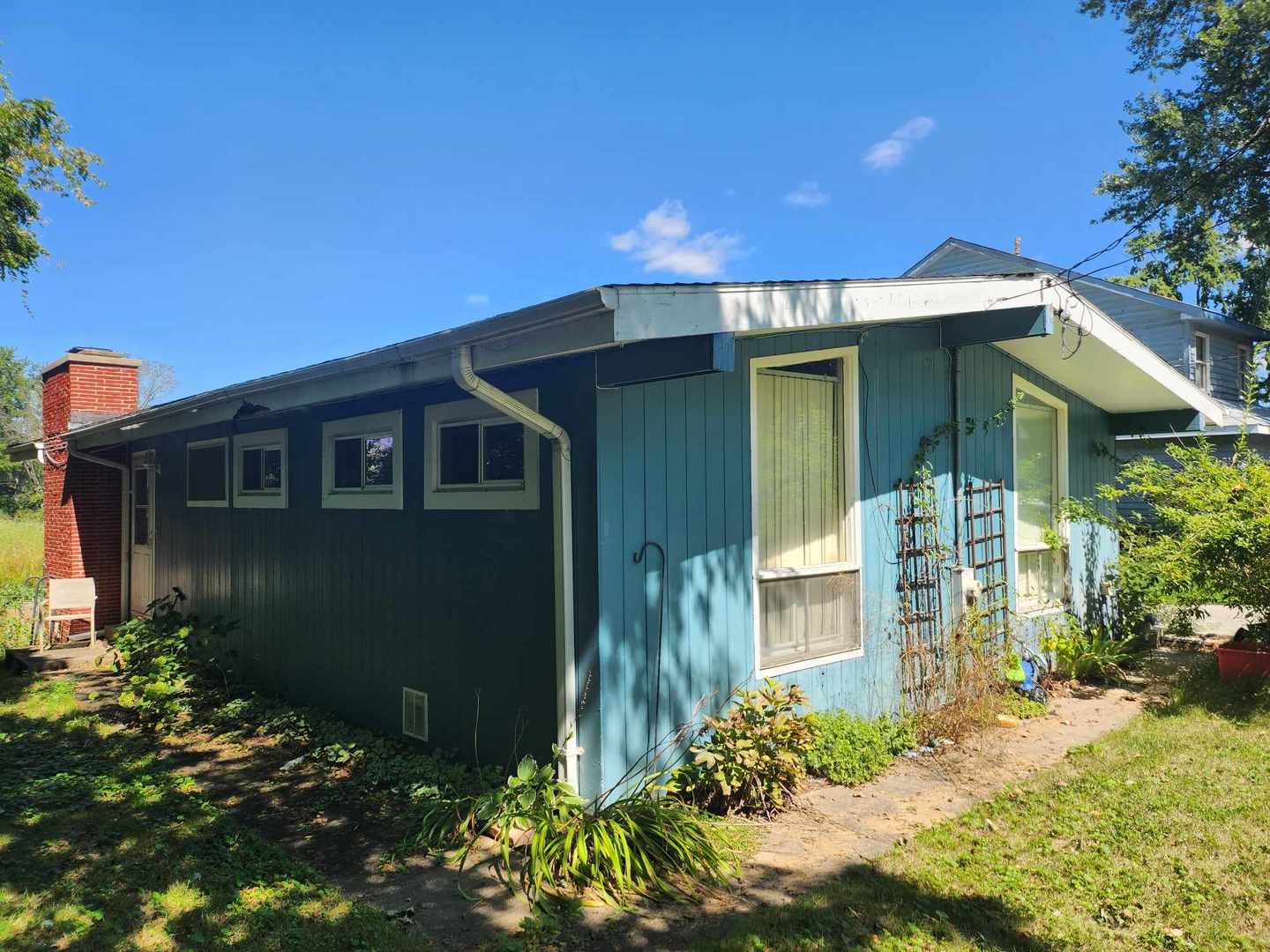 551 Kimball Avenue Wauconda, IL 60084 - Photo 9 of 9 a front view of a house with a yard