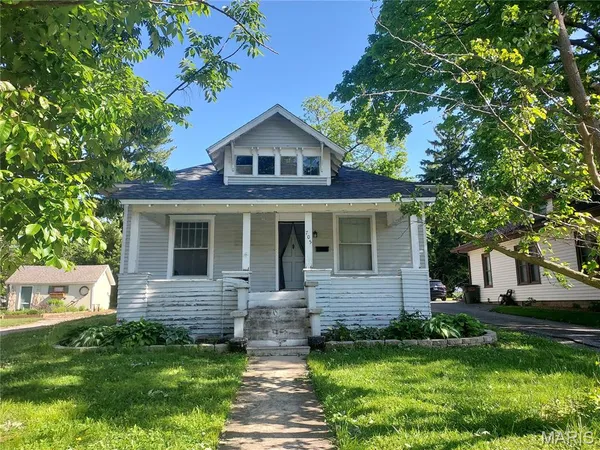 $100,000 | 705 East College Avenue, Greenville, IL 62246