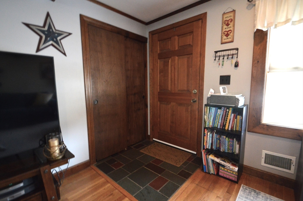 40 Conrad Road Marlborough, MA 01752 - Photo 4 of 39 Gallery Image 4