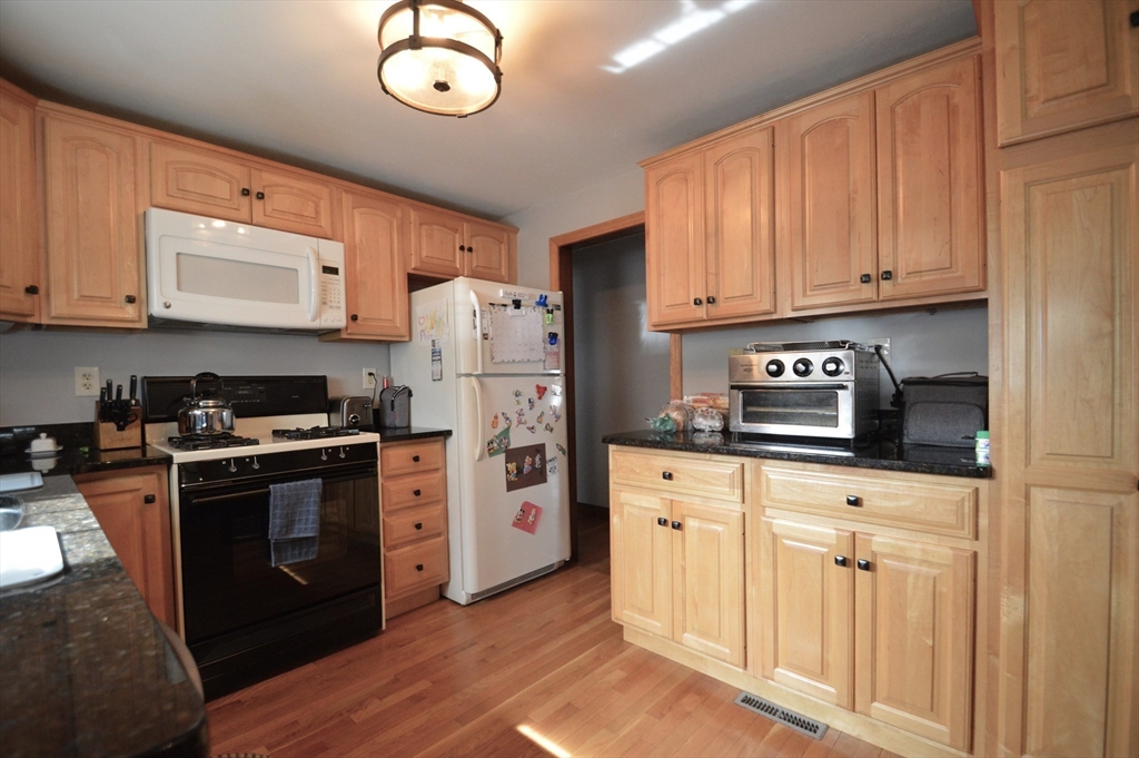 40 Conrad Road Marlborough, MA 01752 - Photo 10 of 39 Gallery Image 10