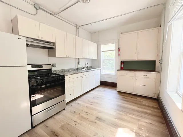 $1,200 | 216 East South Street, Unit 1, Woodstock, IL 60098