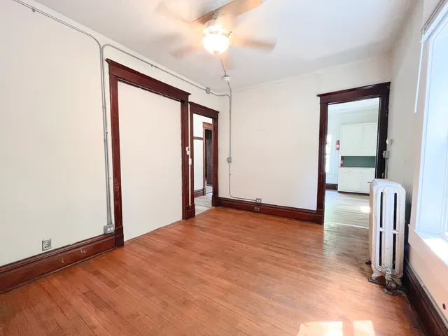 $1,200 | 216 East South Street, Unit 1, Woodstock, IL 60098